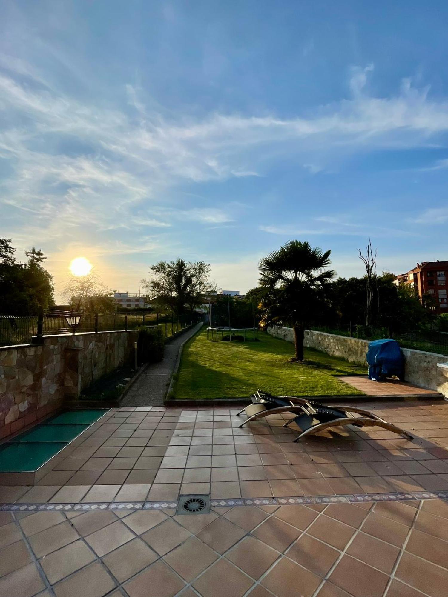 La Santina Y Su Jardin Apartment Aviles Bagian luar foto