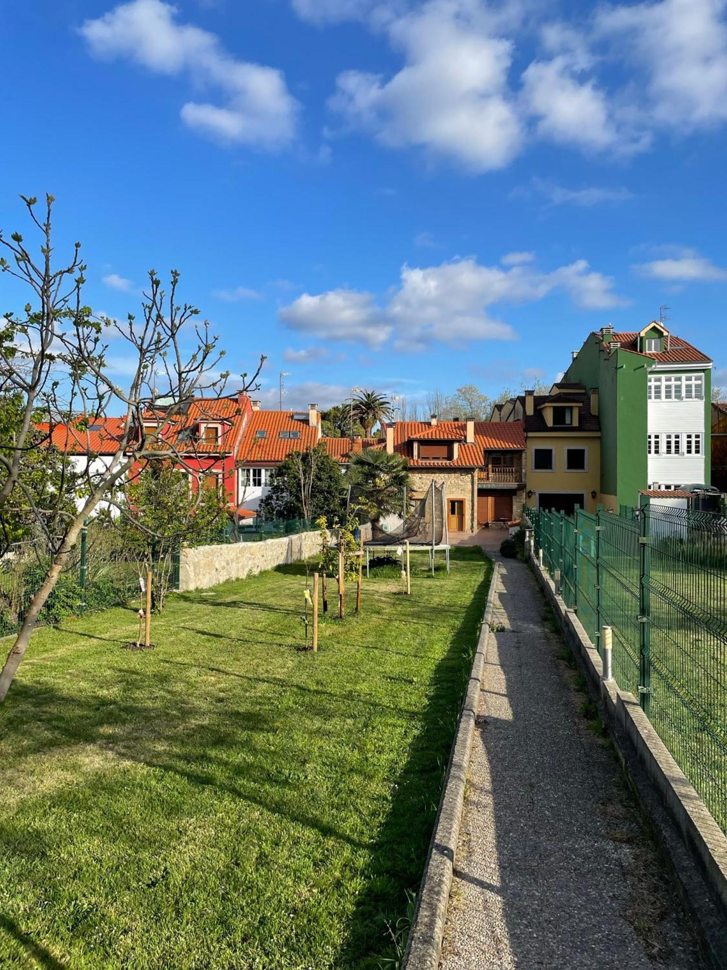La Santina Y Su Jardin Apartment Aviles Bagian luar foto